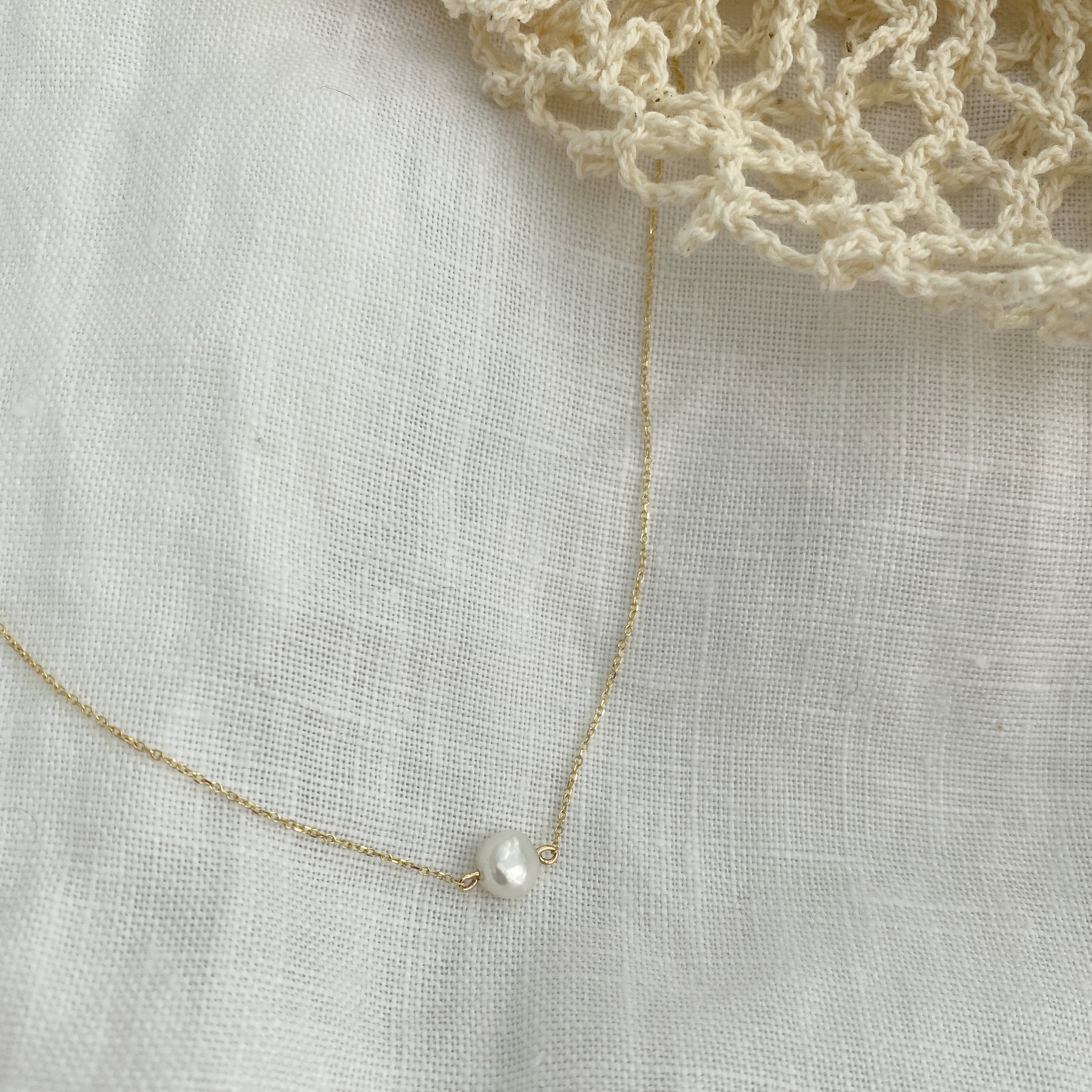 Solitaire Round Pearl Necklace