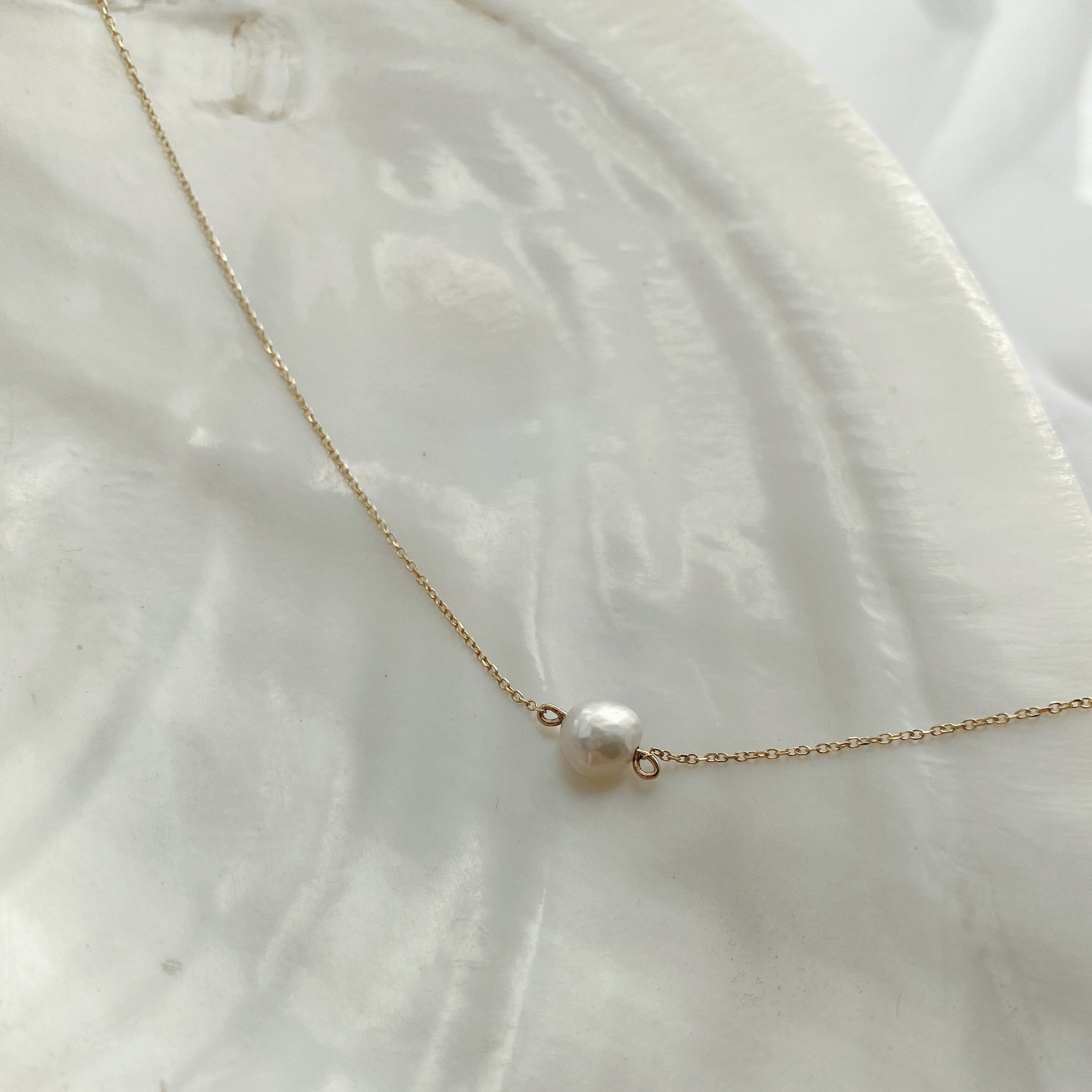 Solitaire Round Pearl Necklace