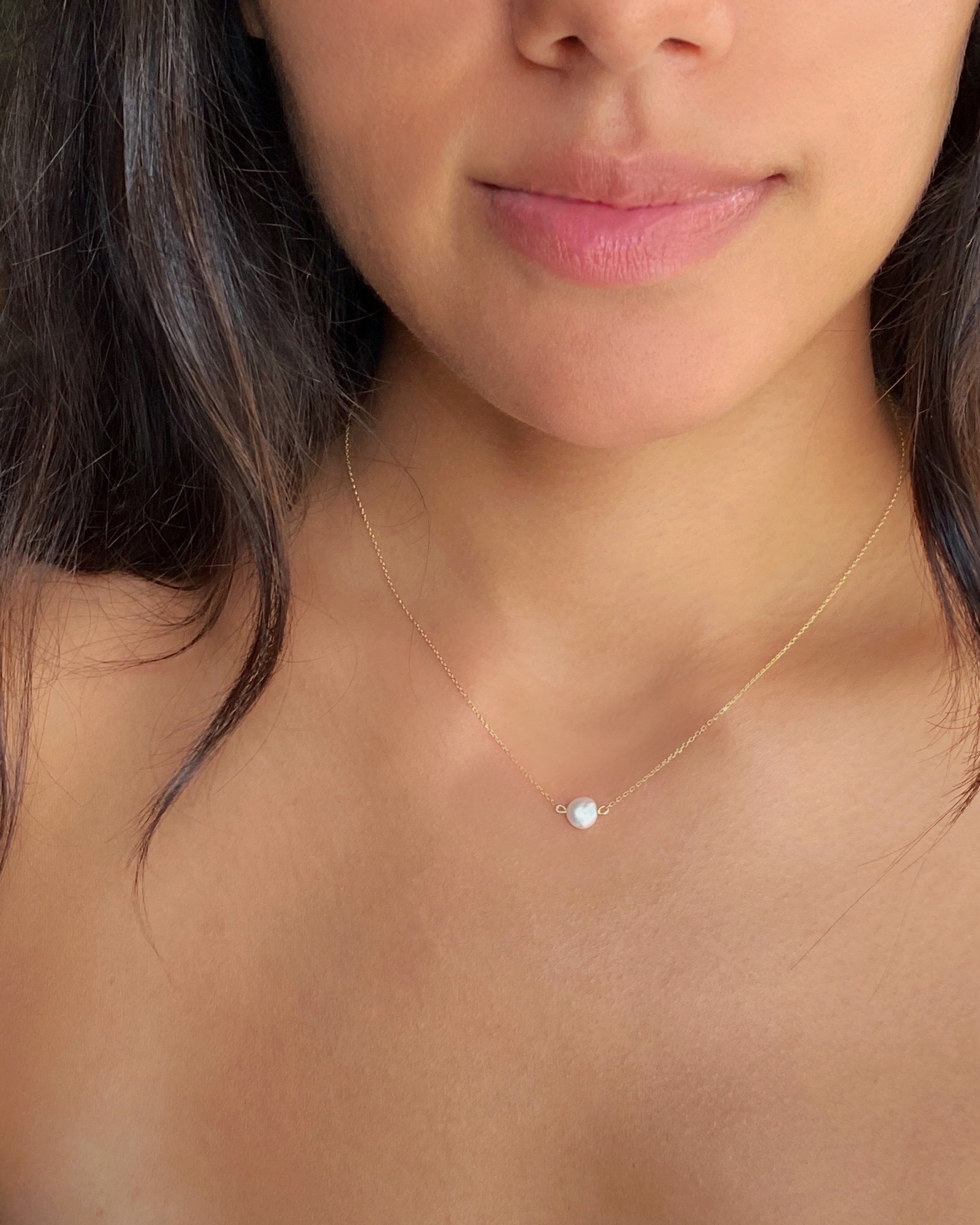 Solitaire Round Pearl Necklace