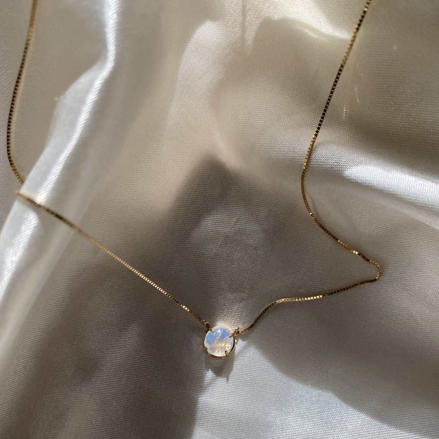 Solitaire Round Moonstone Necklace